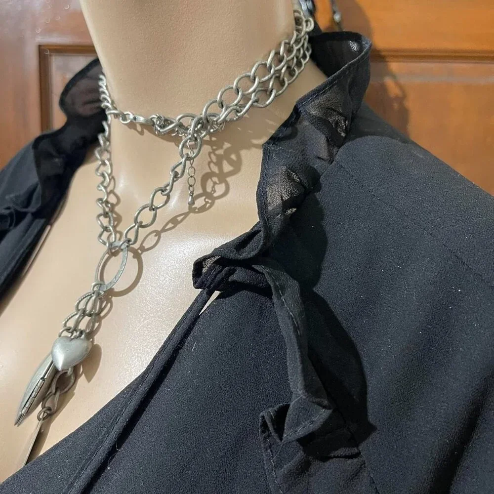 Carmen by Marc Valvo Black flowy top blouse with ruffle trim size 1X - Picture 7 of 7